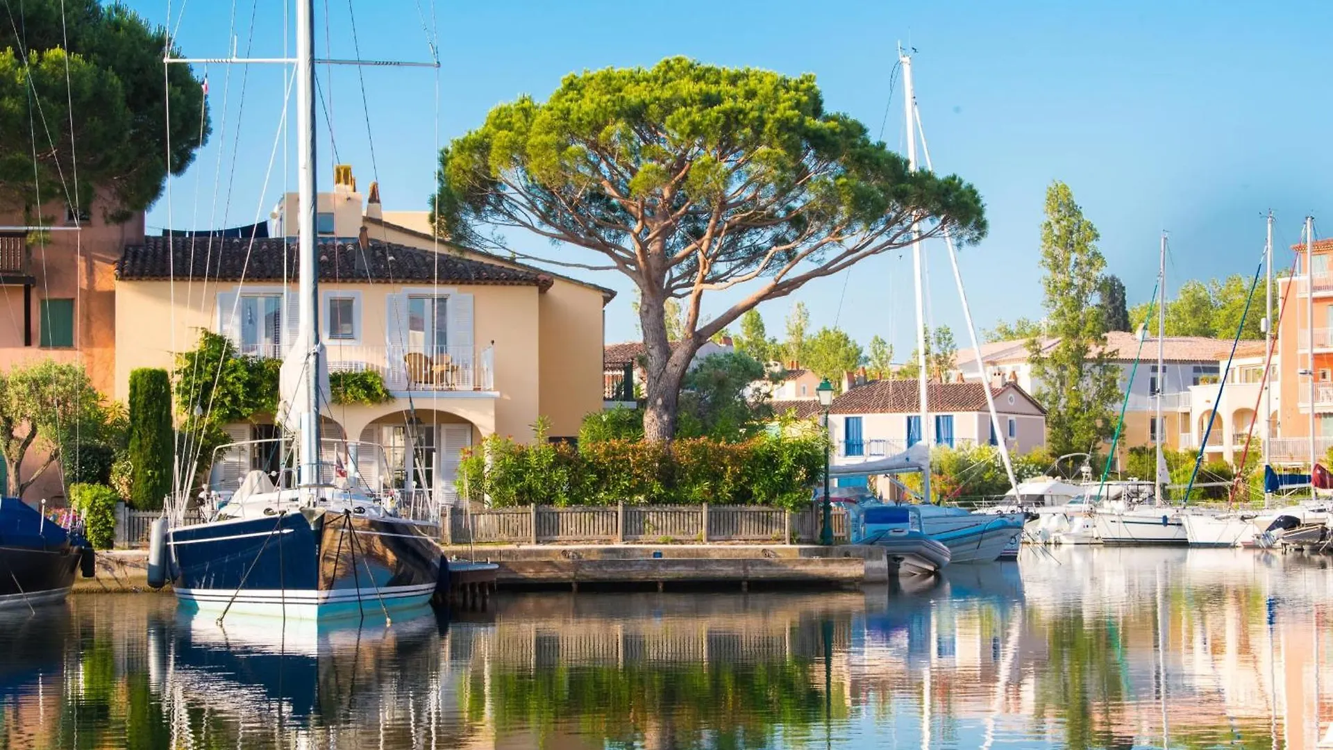 Renovated Duplex Apartment With Ac And 2 Terraces Grimaud 0*,  France